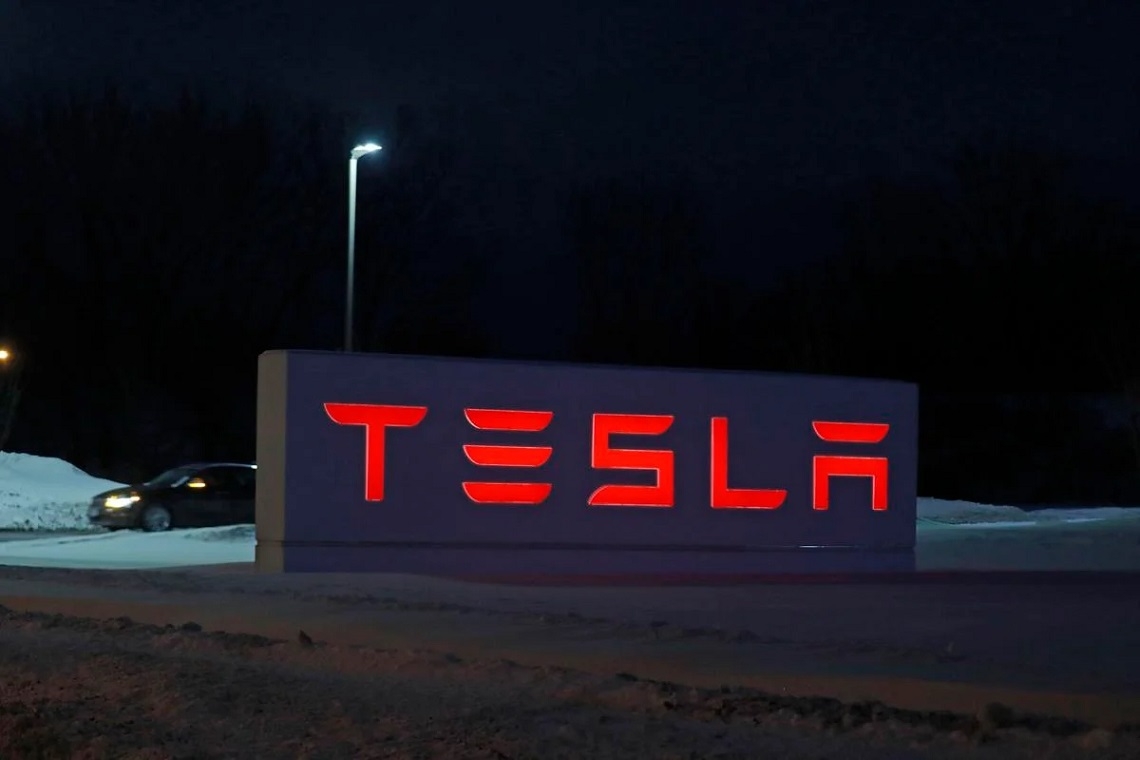 Tesla Aumenta il Tiro: La Rivoluzione della Guida Autonoma è Qui