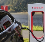 Tesla Annuncia Tagli Drastici: Licenzierà il 10% dei Dipendenti